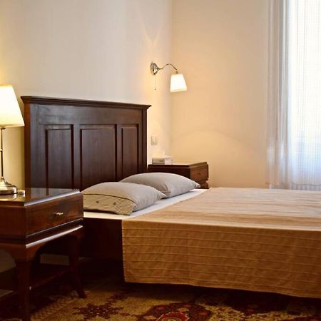 Central Budapest Apartment In Historical Building With Free Private Parking Luaran gambar