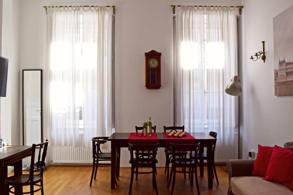 Central Budapest Apartment In Historical Building With Free Private Parking Luaran gambar