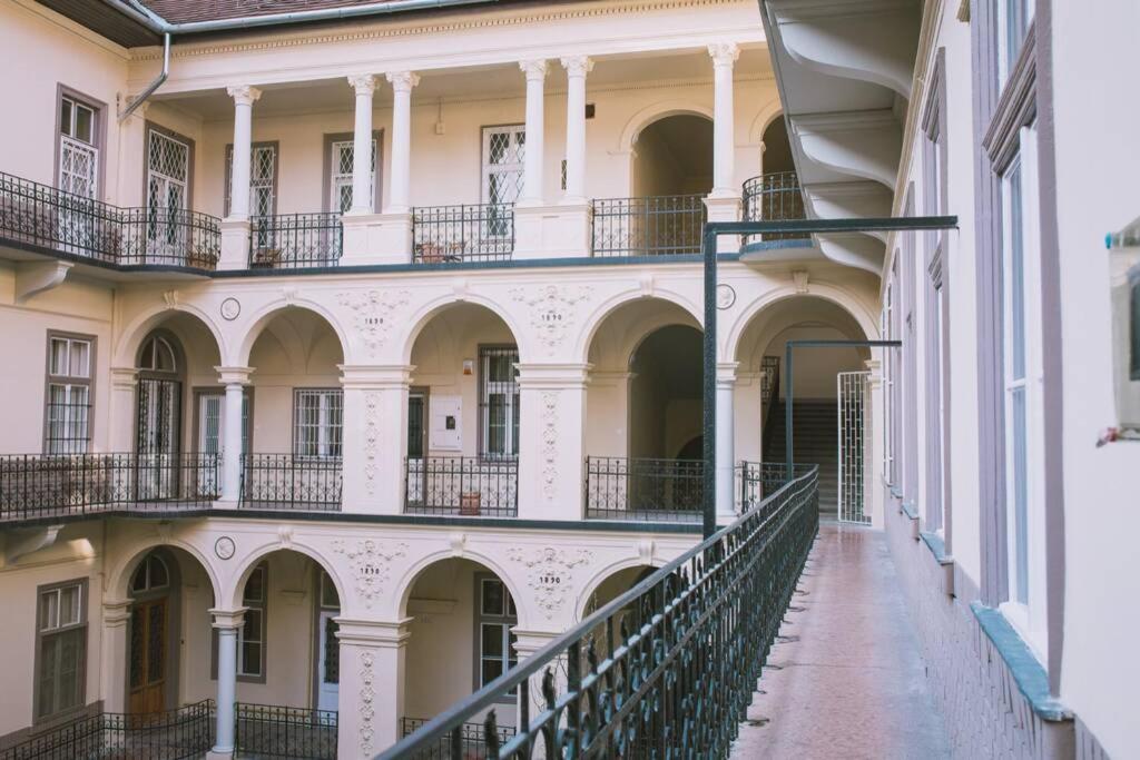Central Budapest Apartment In Historical Building With Free Private Parking Luaran gambar