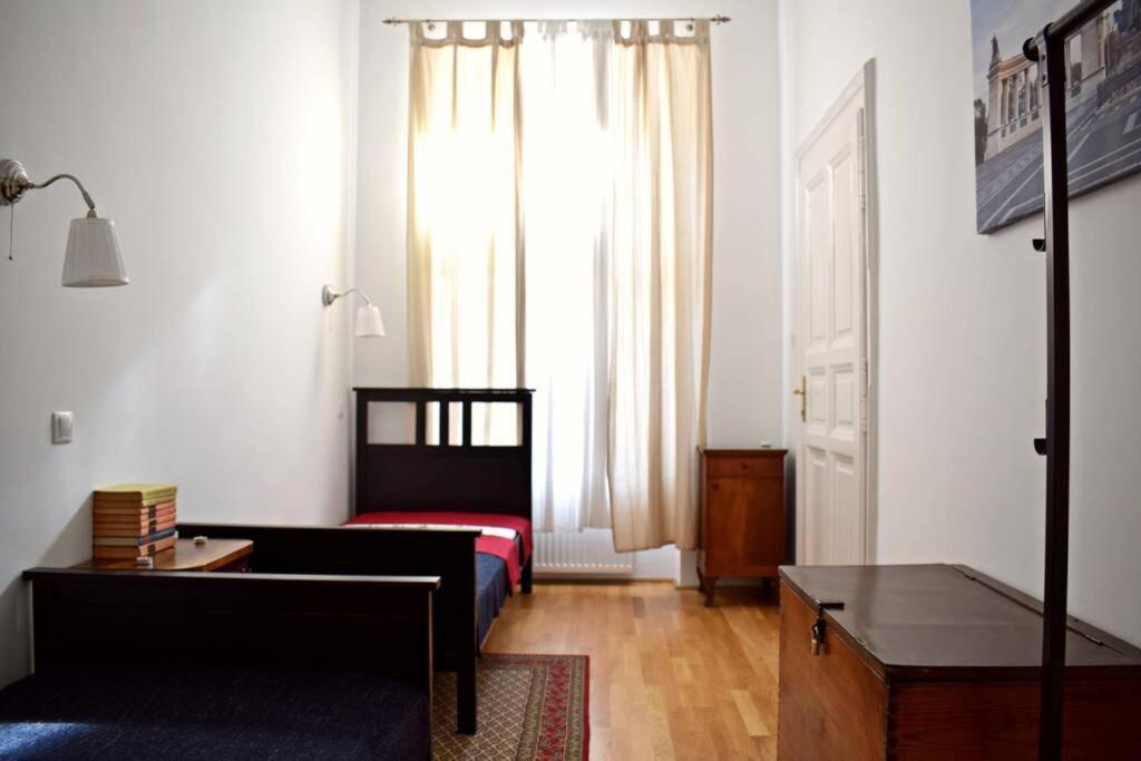 Central Budapest Apartment In Historical Building With Free Private Parking Luaran gambar